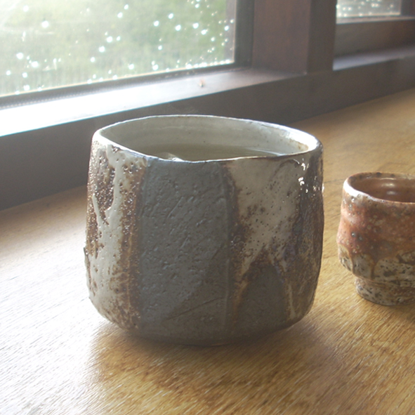 Tea bowl by Lisa Hammond