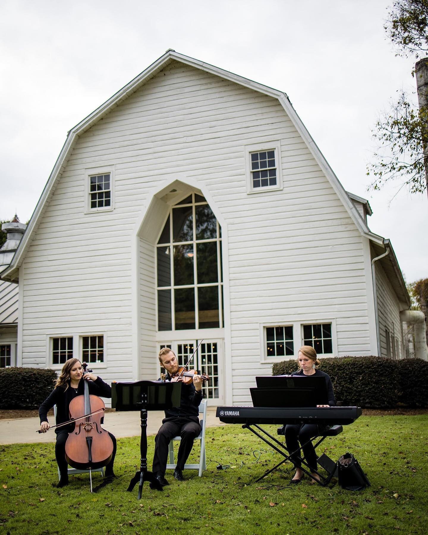 If you&rsquo;re looking for a wedding venue that has beautiful indoor and outdoor spaces, The Dairy Barn at @ascgreenway in Fort Mill, SC, may be the venue for you! The front lawn (pictured here), the back by the big tree, or inside the barn &mdash; 