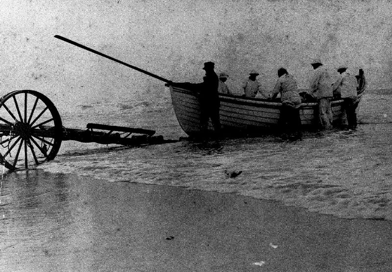 Saving boat/surf boat 1920