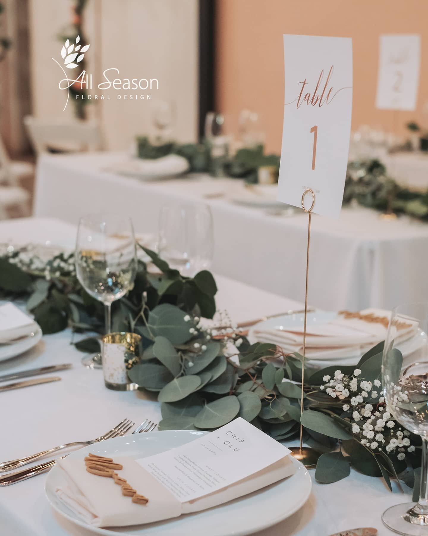 🌿 Sometimes greenery and plenty of candles are all you need to make a table feel extra special.⁠

Wedding Planning : Shirley @genesiswedding

.
.
.

#weddingideas #greenery🌿 #gralandwedding #greenerydecor #weddingdecor #receptiondecor #weddingrecep