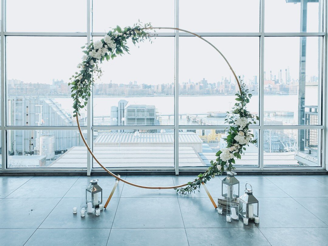 Love this wedding! 😍😍

.
.
.

#allseasonsflower #thewloftwedding #floralarch #flowerarch #circlearch #circleflowerarch #garlandwedding #covidwedding #covidweddingplanning  #wedding2021 #紐約婚禮