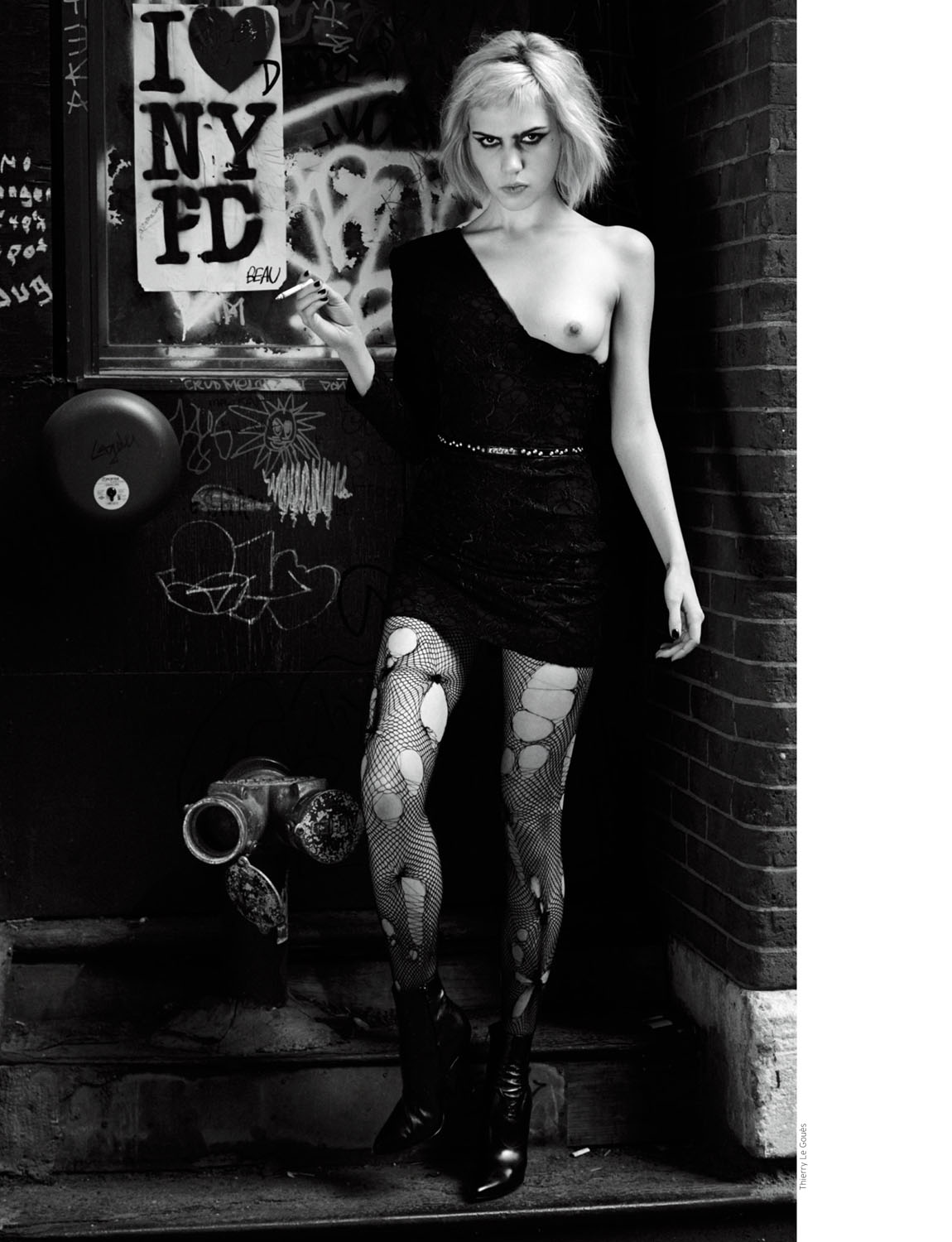 SHE'S BAD French27_INT_144dpi-2-9.jpg