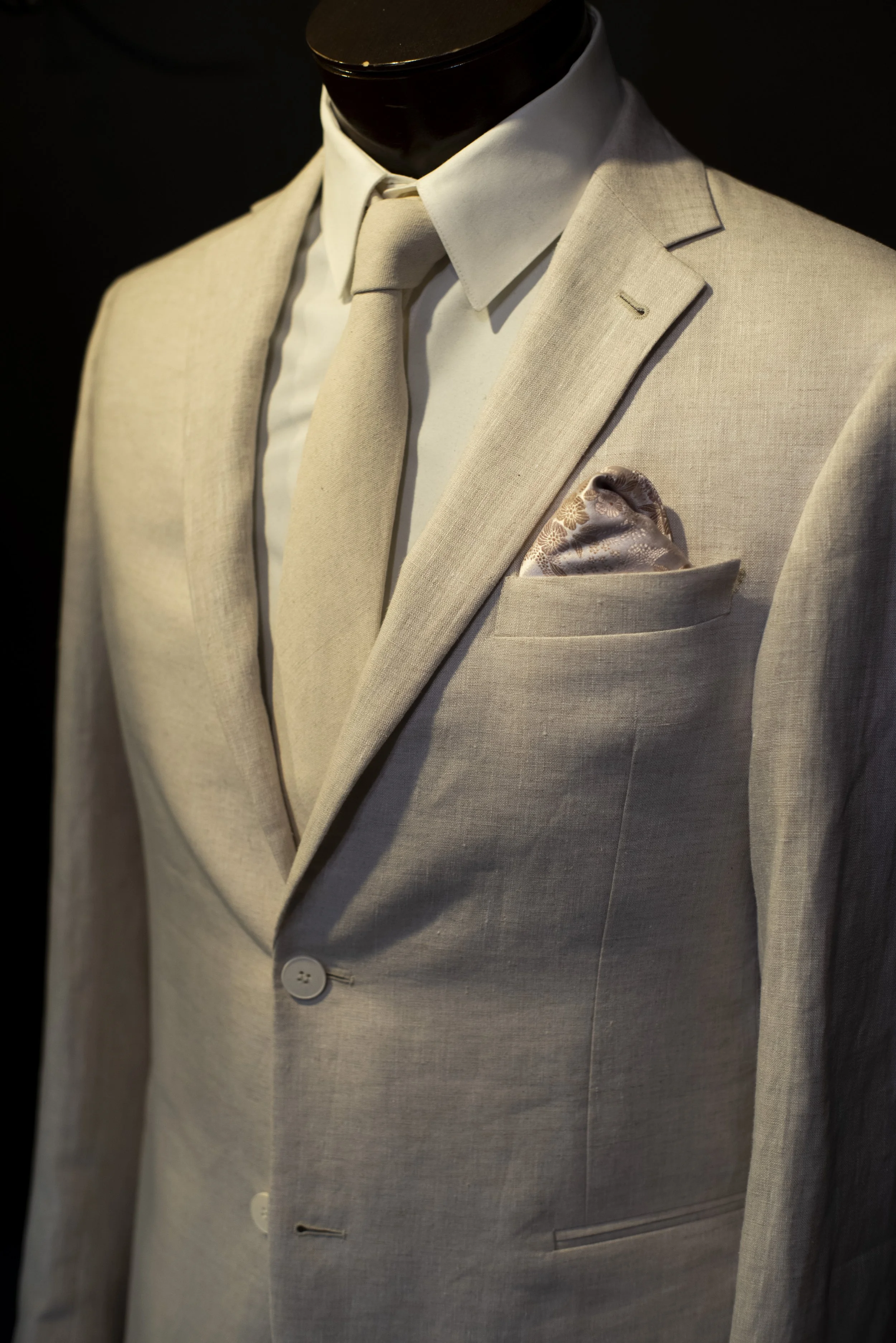 Light tan linen suit available for rental in Tampa Bay - great for beach weddings. Same day available at Bib 'N Tux.