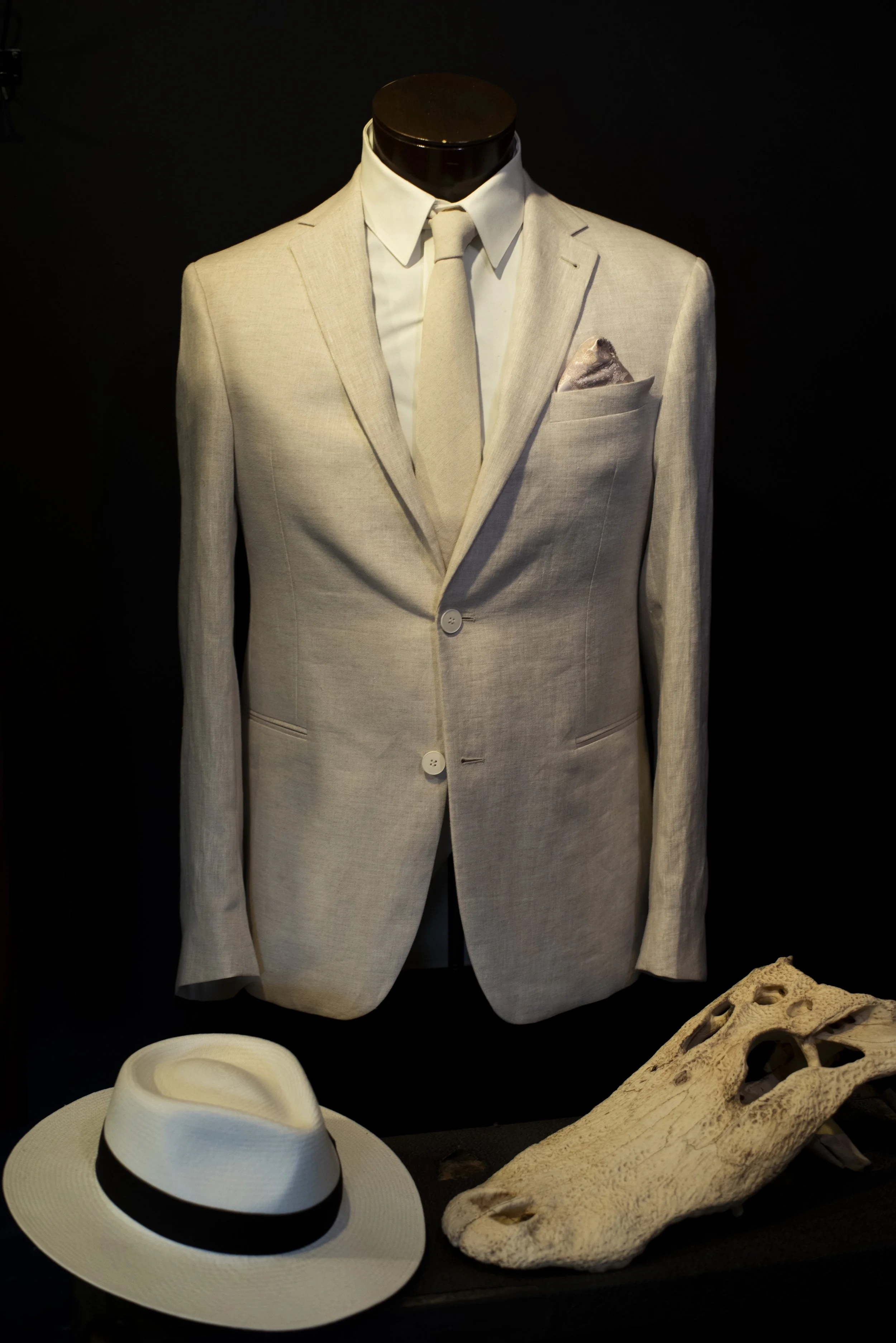 Light tan linen suit available for rental in Tampa Bay - great for beach weddings. Same day available at Bib 'N Tux.