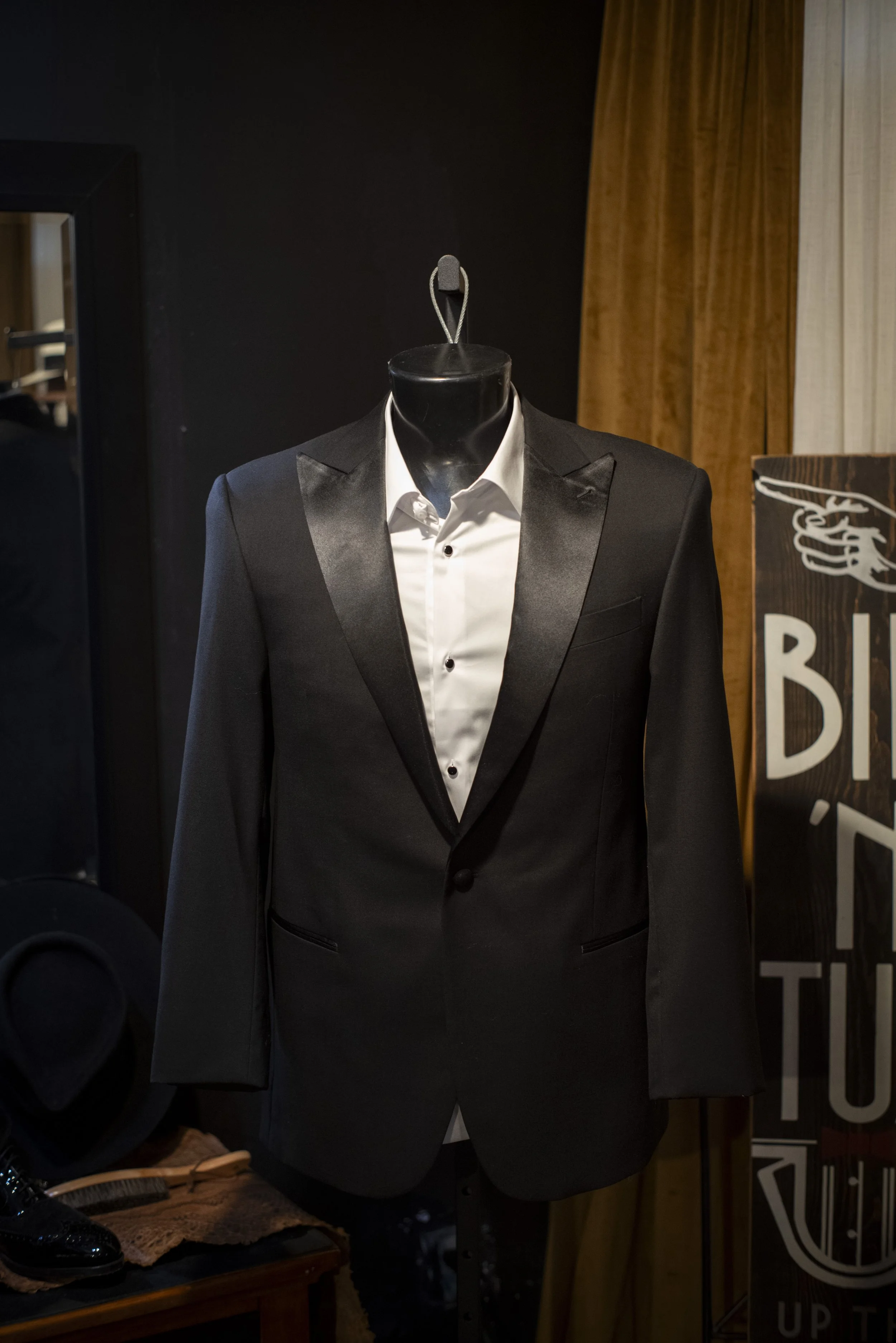 Tuxedo suit rental near me in Tampa at Bib 'N Tux by 1942 Clothiers. Black peak lapel tuxedo.
