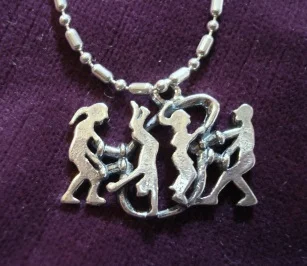 Double Dutch Pairs Pendant D425D.JPG