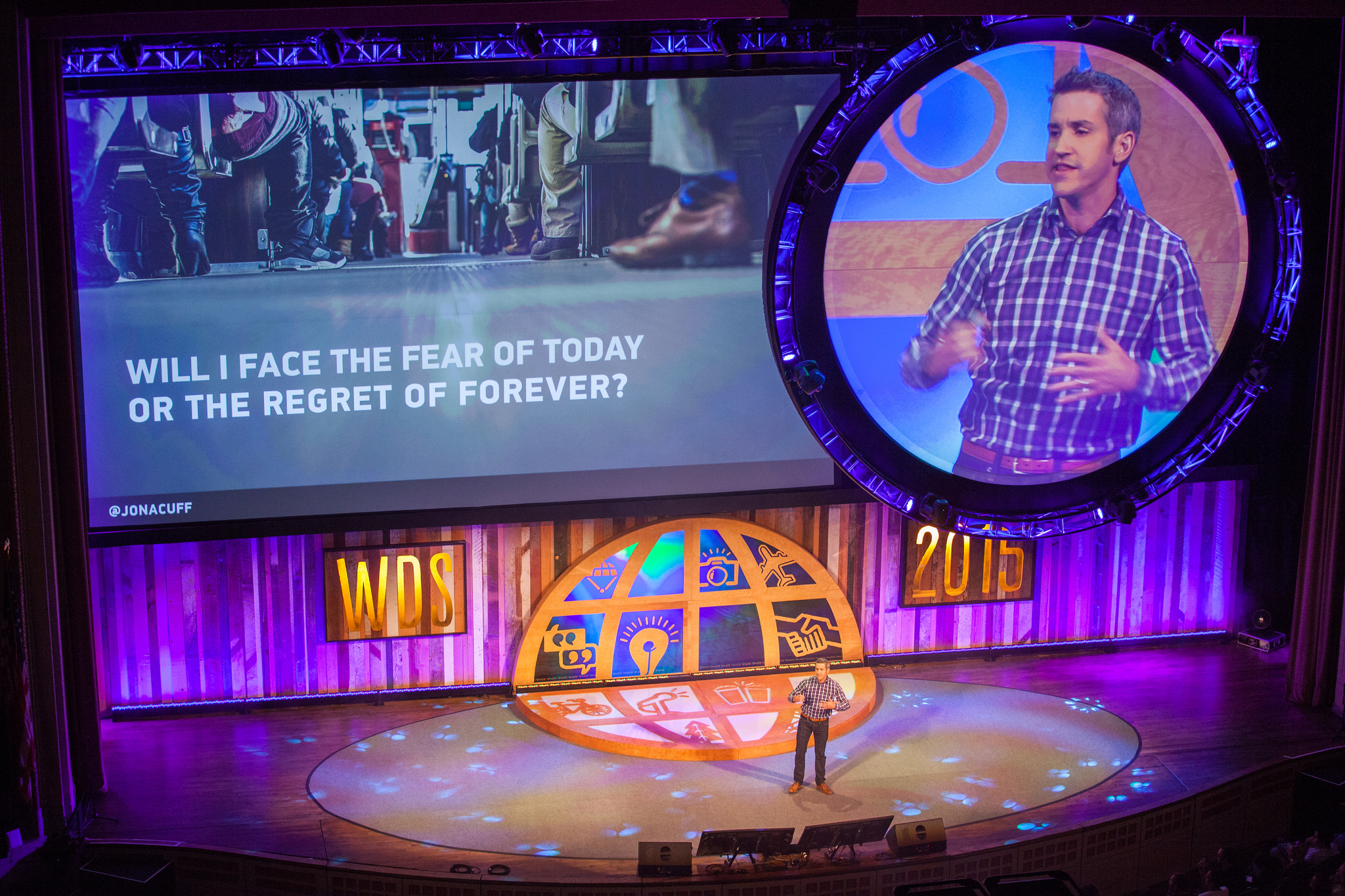 “Be always looking for and striving for your voice“ , “Bravery is a choice – not a feeling” and finally “When you see people as your platform, you eventually stand on top of them.” – Jon Acuff, speaker and New York Times best-selling author of five books. Photo credit: Armosa Studios