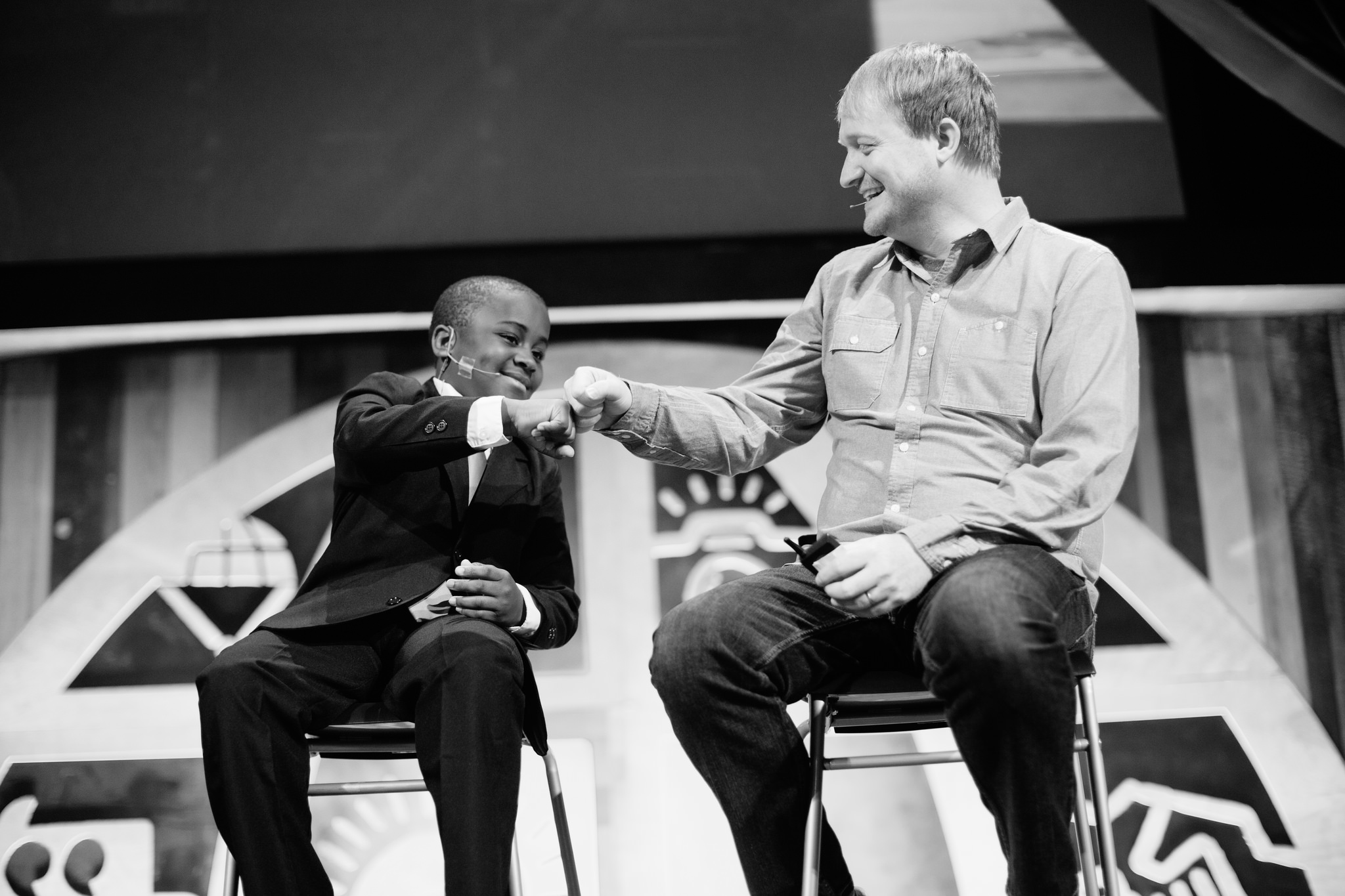 A touching moment on stage between Robby and Brad. Awwwww...