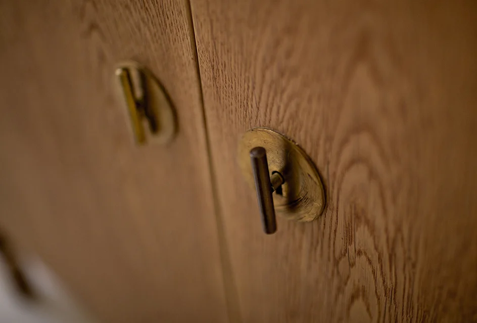 BM oak cabinet-3lr.jpg