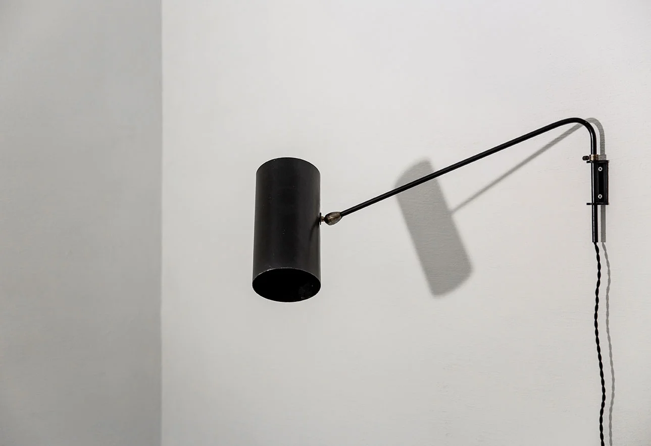  Serge Mouille pivoting wall light with 'Tuyau' reflector lacquered metal, brass France, 1950s 
