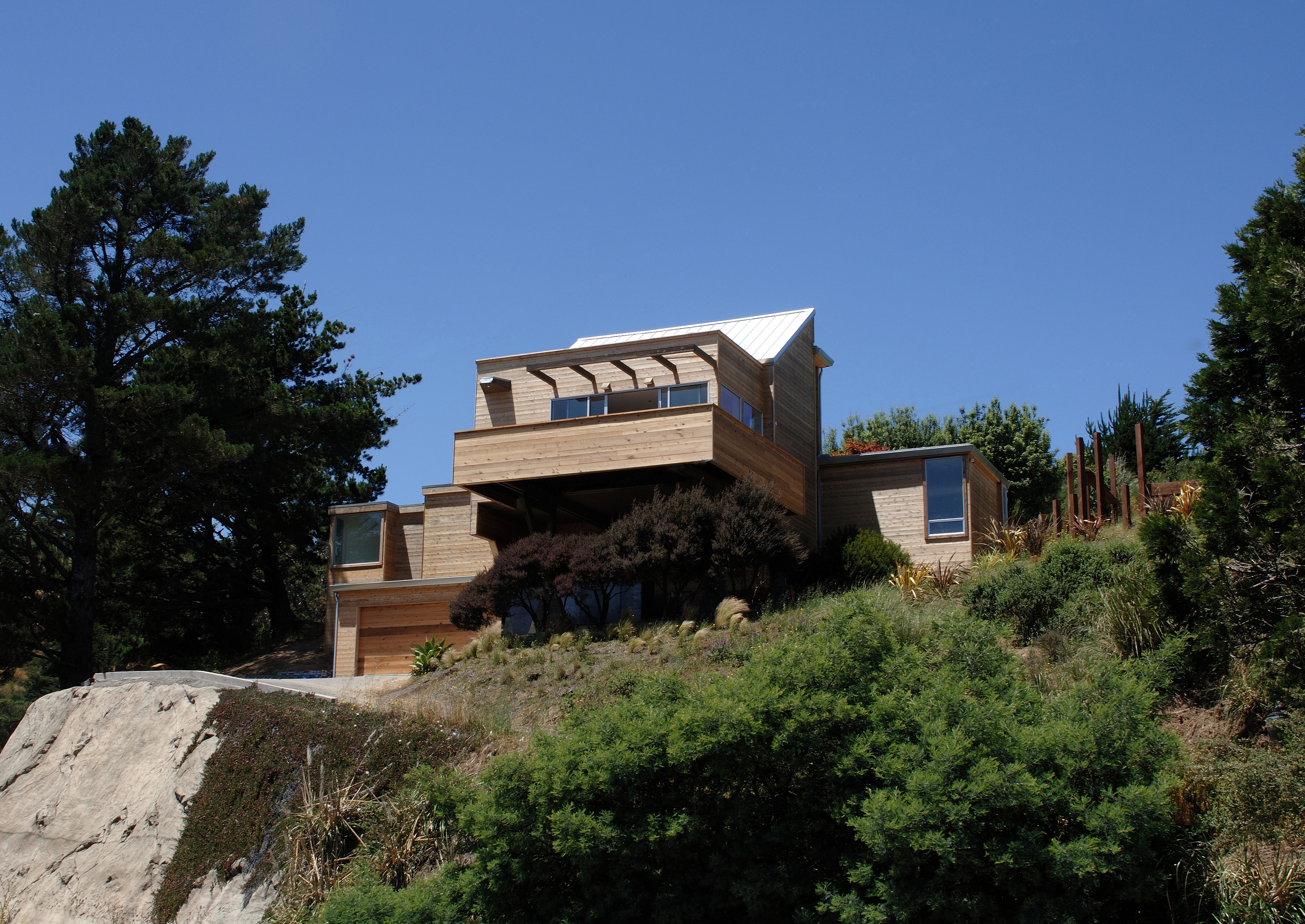  APPROACH TO THE HOUSE FROM THE SOUTH 