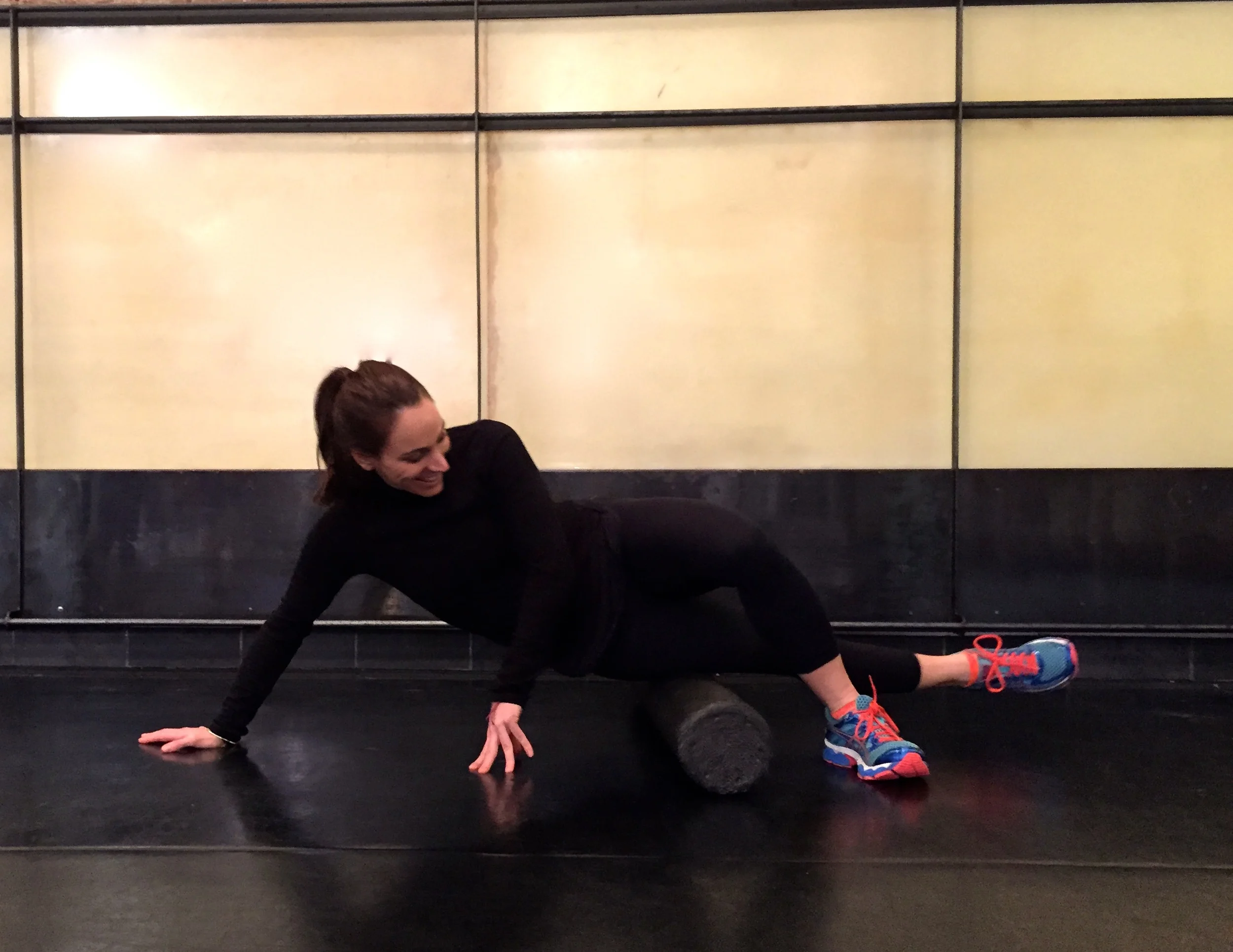 it-band-foam-roll-one-leg.jpg