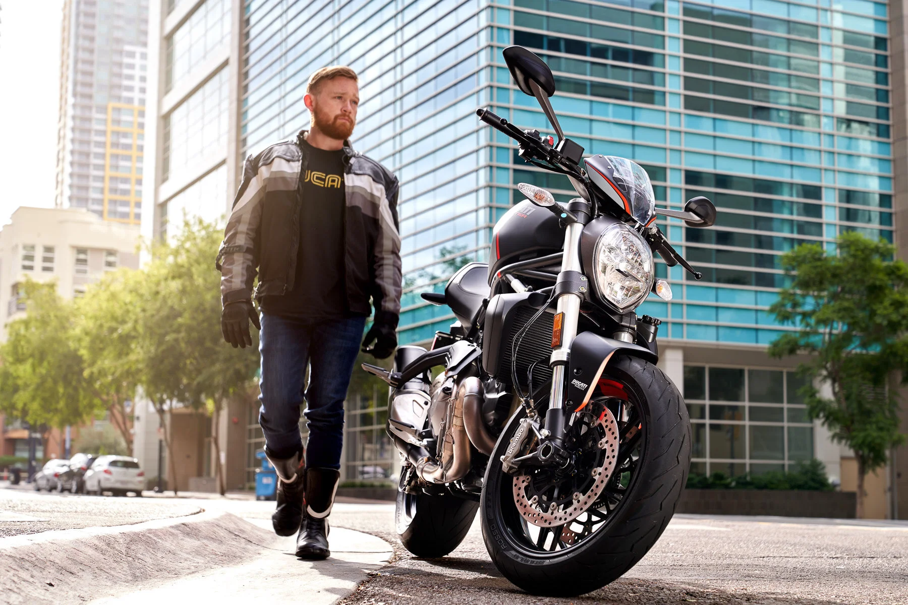 CESAR-ANDRE-COMMERCIAL-ADVERTISING-PHOTOGRAPHY-AUTOMOTIVE-LIFESTYLE-DUCATI-06.jpg