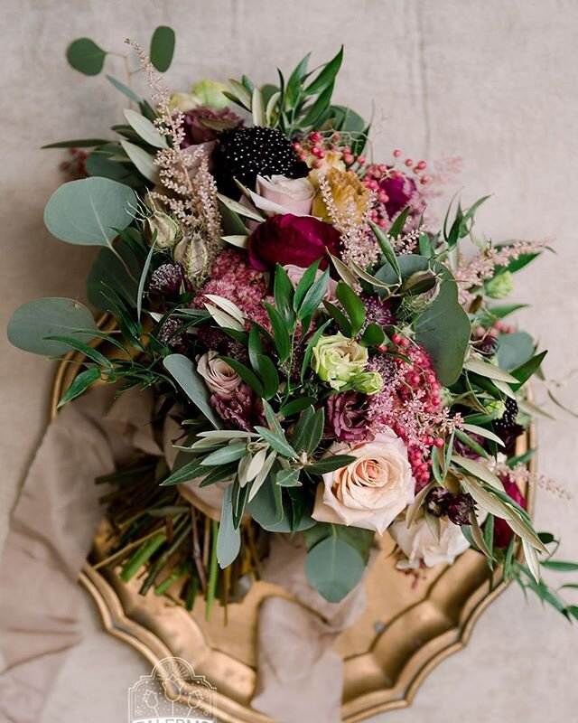 I should start presenting bridal bouquets on trays now right?
Gorgeous idea from @palermophoto 
#bridalbouquet #weddingflowers #scabiosa #roses #lisianthus #pittsburghwedding #juliejamesdesign  #weddingsofinstagram