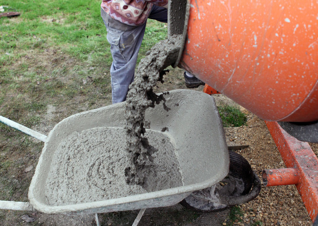 Man-Pouring-Concrete-from-Wheelbarrow-e1438119569352.jpg