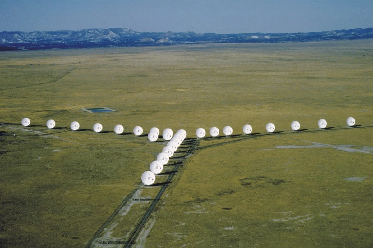 LARGE ARRAY IN SOCORRO, NEW MEXICO, TWENTY SEVEN 25M TELESCOPE IN A Y PATTERN