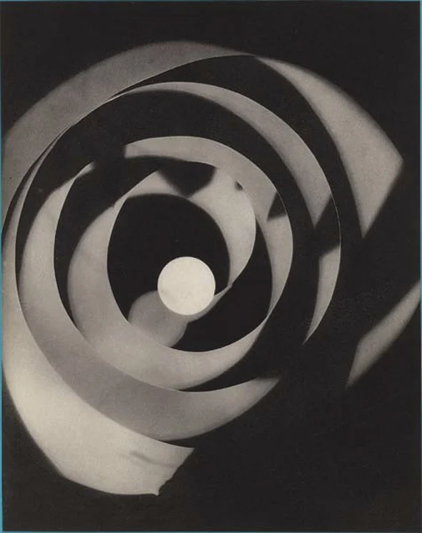 Man Ray — Rayogramme (1923)