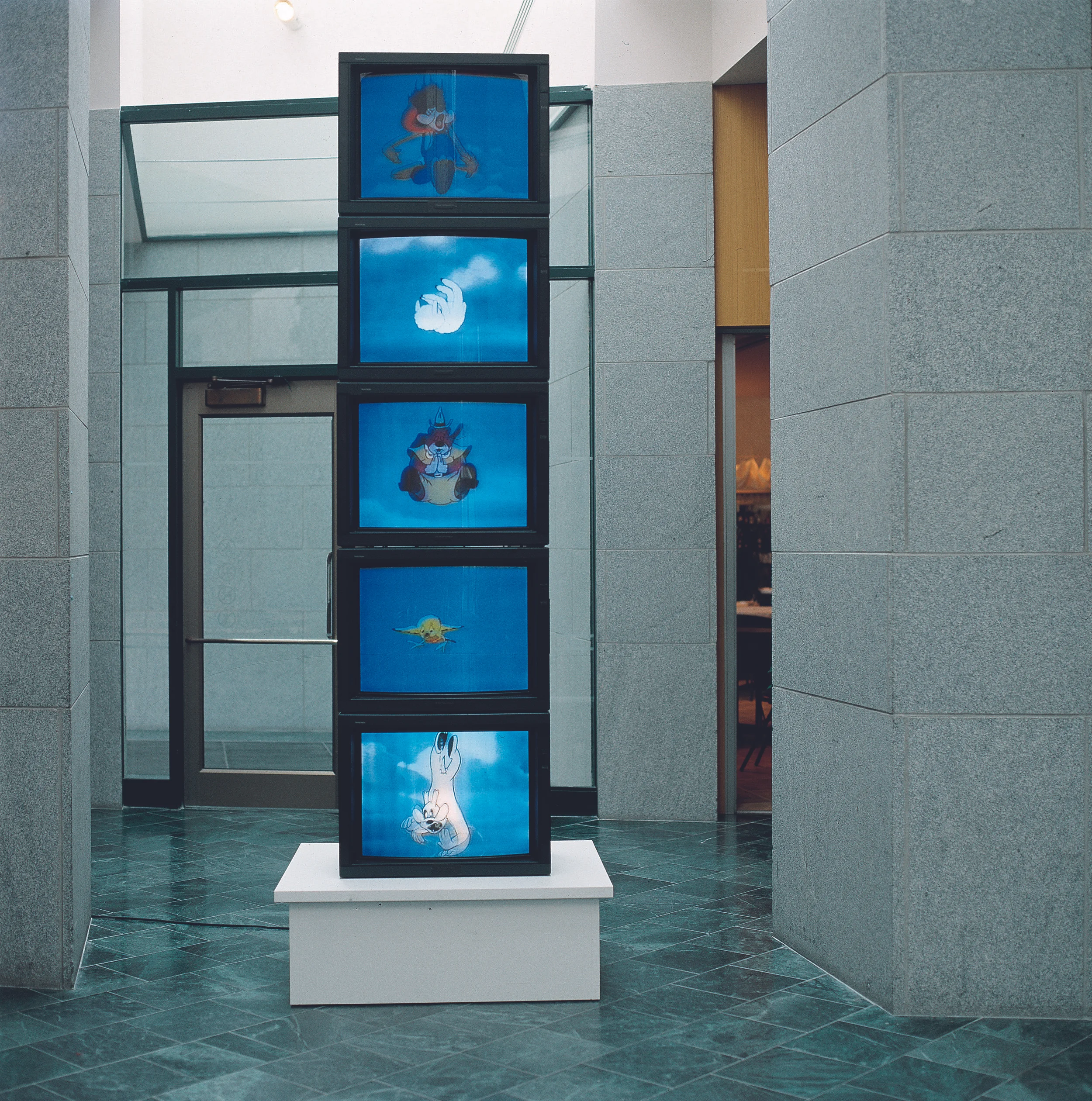 Totem, 2001