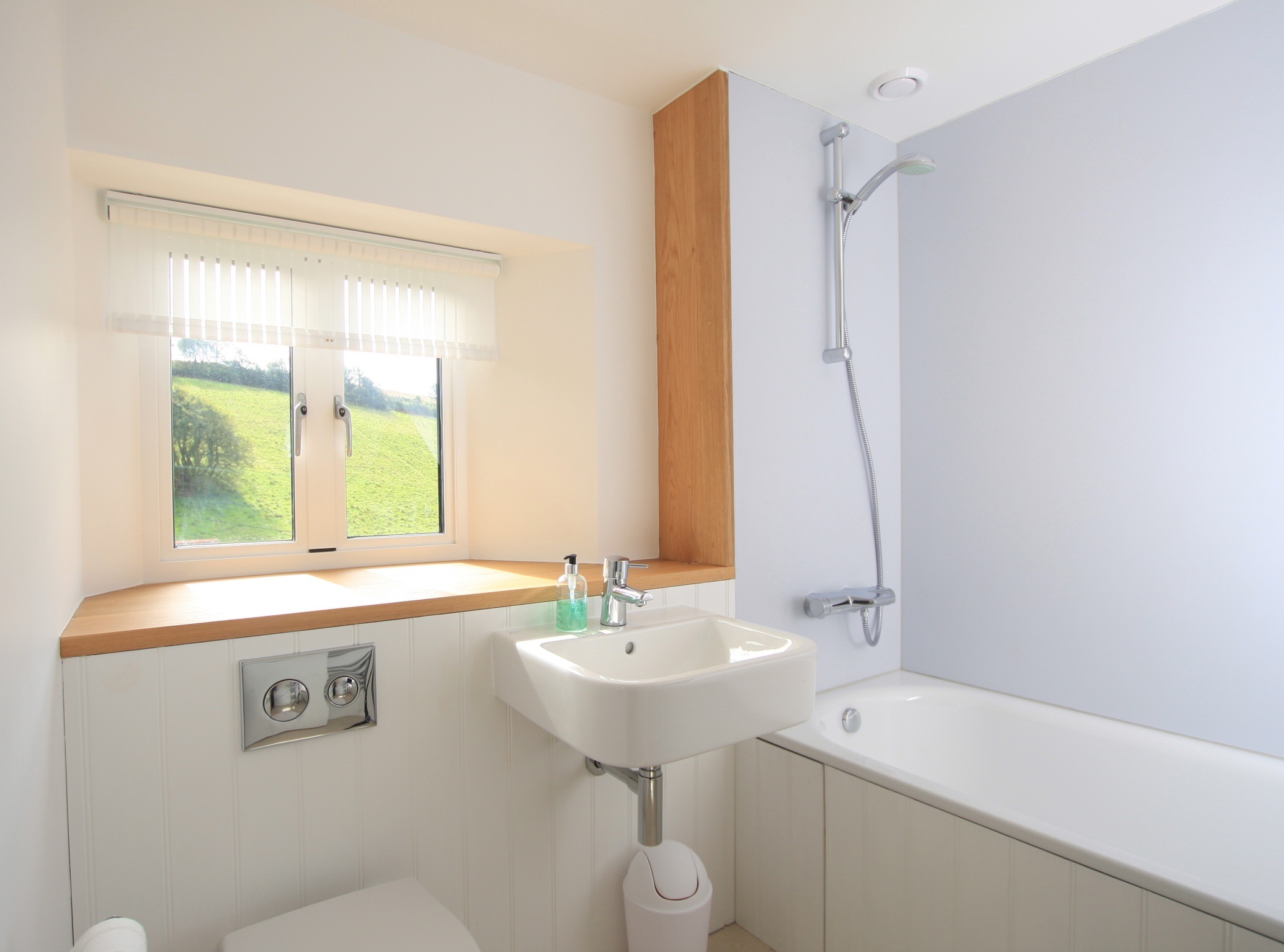 Upstairs bathroom at Godolphin