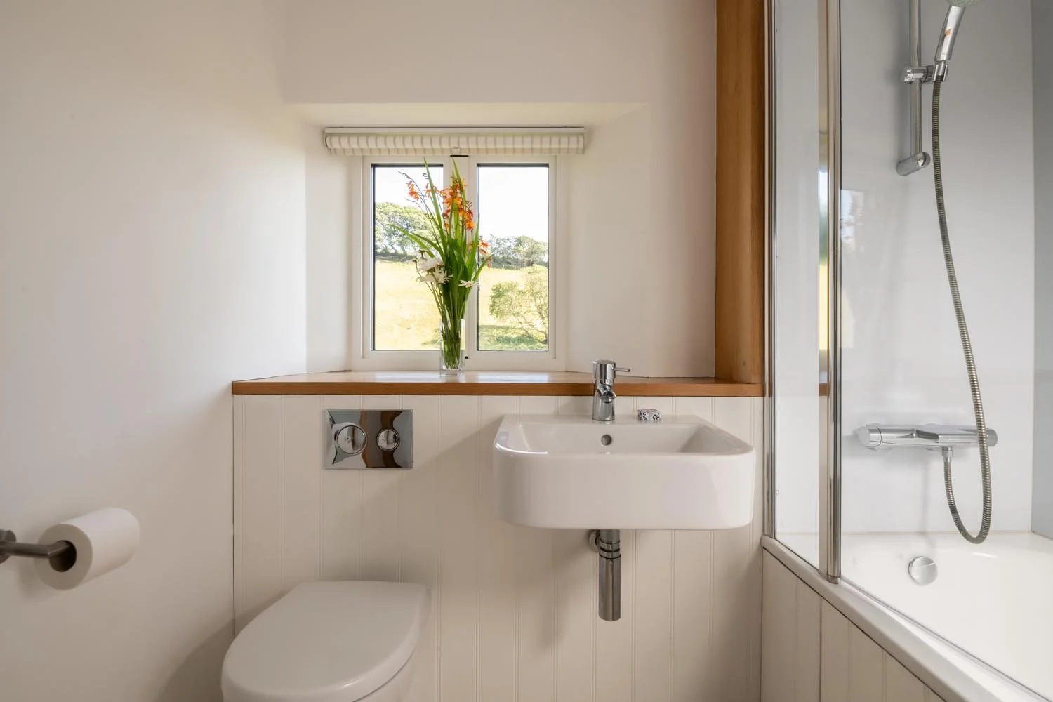 Upstairs bathroom & WC
