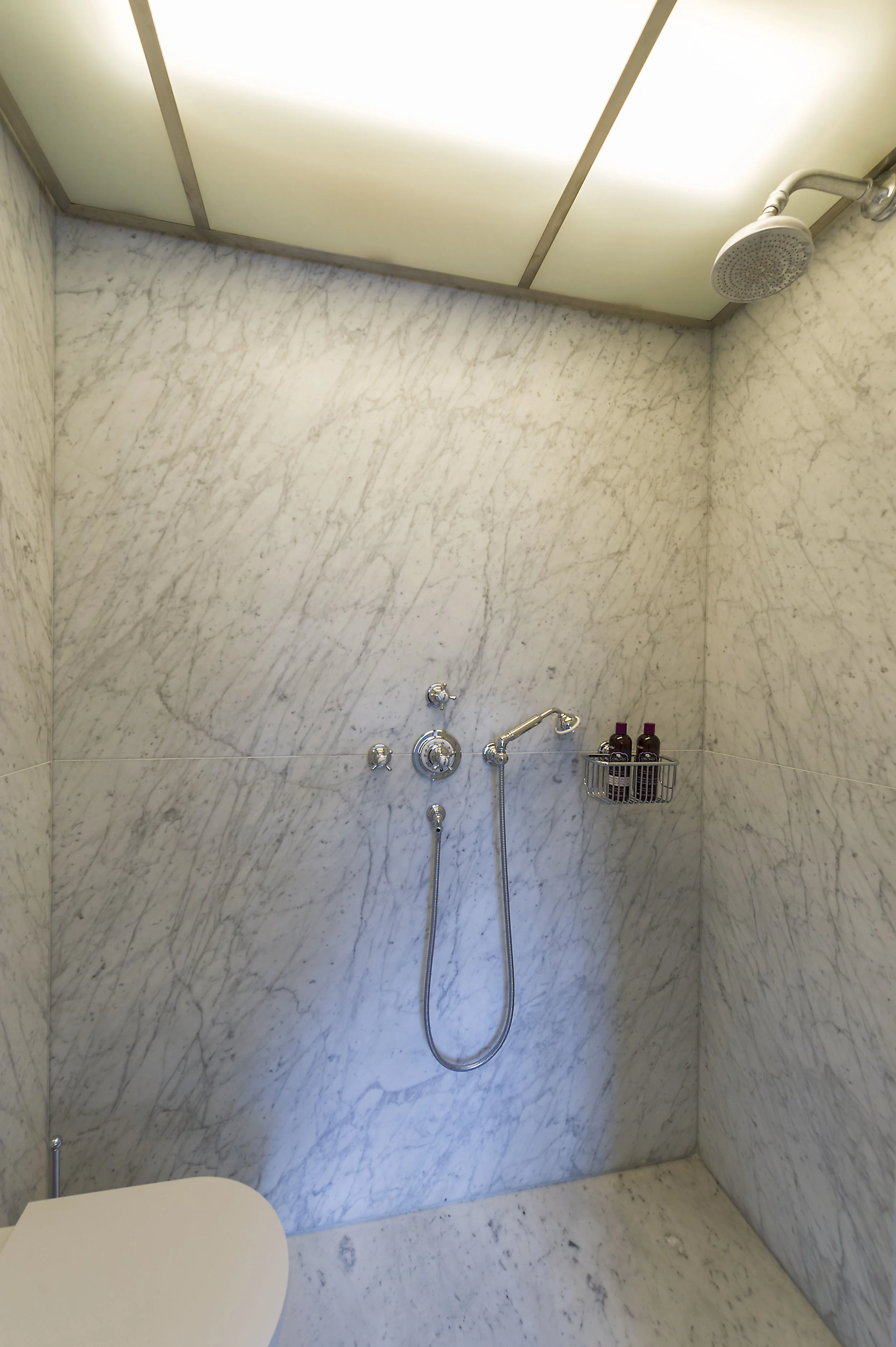 2 at 15 eaton place 365782 ensuite_RGB.jpg