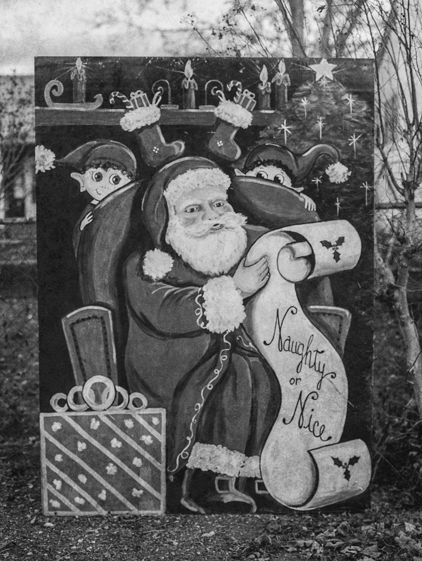 Vintage Santa Sign - Granville, Tennessee
Kodak Tri X Film Photography 
Photographer Ricky Davis of TRD Photography