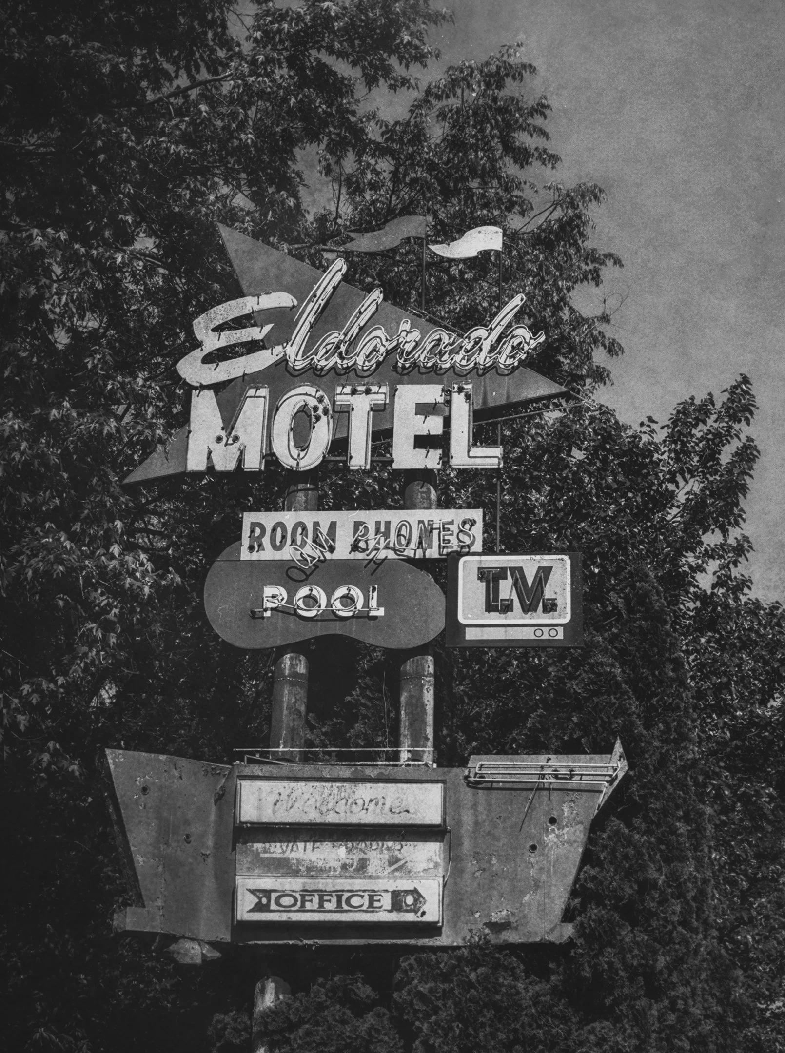 Eldorado Motel - Nashville, TN
Kodak Tri X Film
Photographer Ricky Davis of Documenting America with TRD Photography