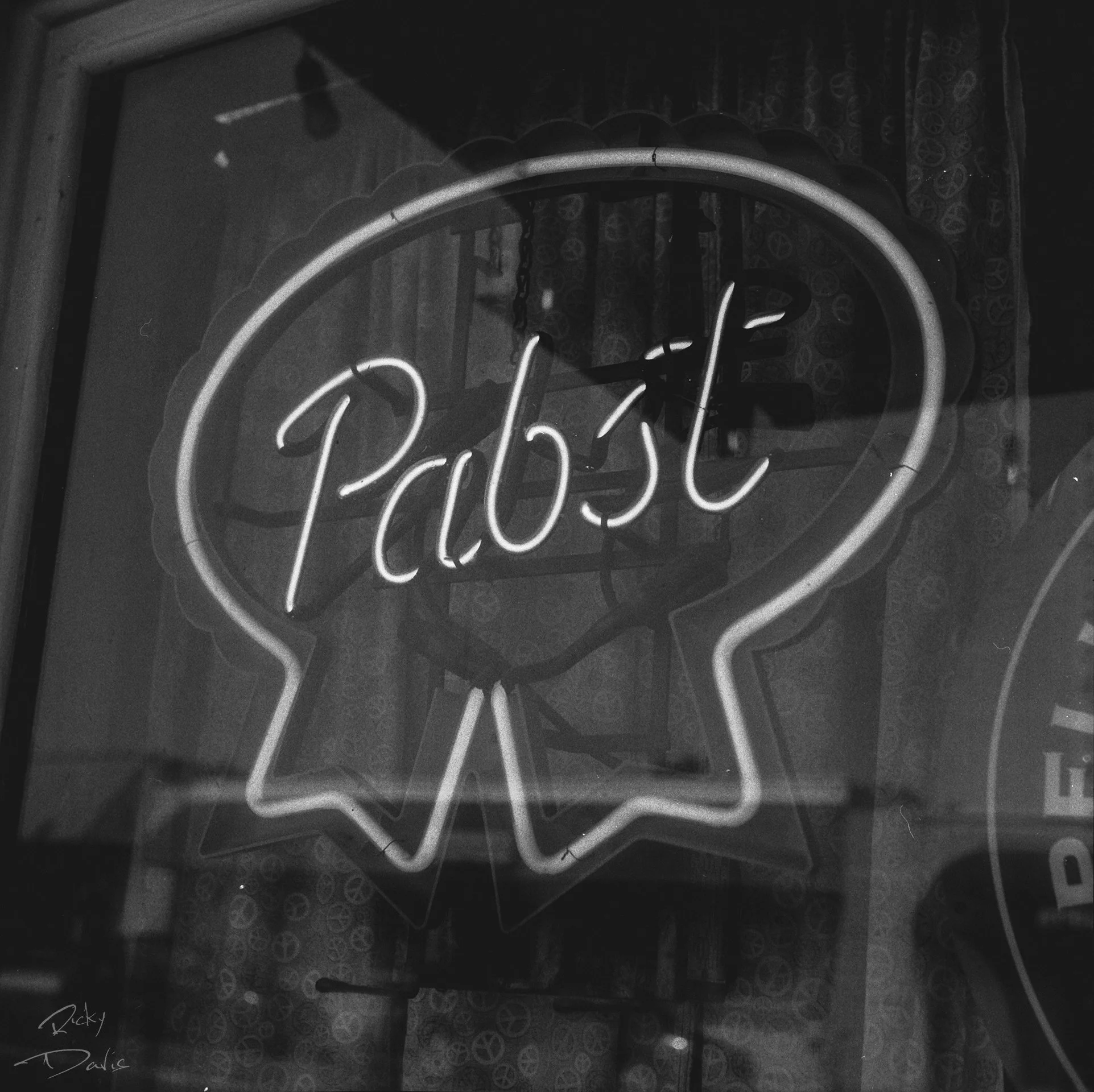 Pabst Neon Sign in Window - Lincoln City, Oregon
Kodak Tri X Film Photography
Photographer Ricky Davis of TRD Photography