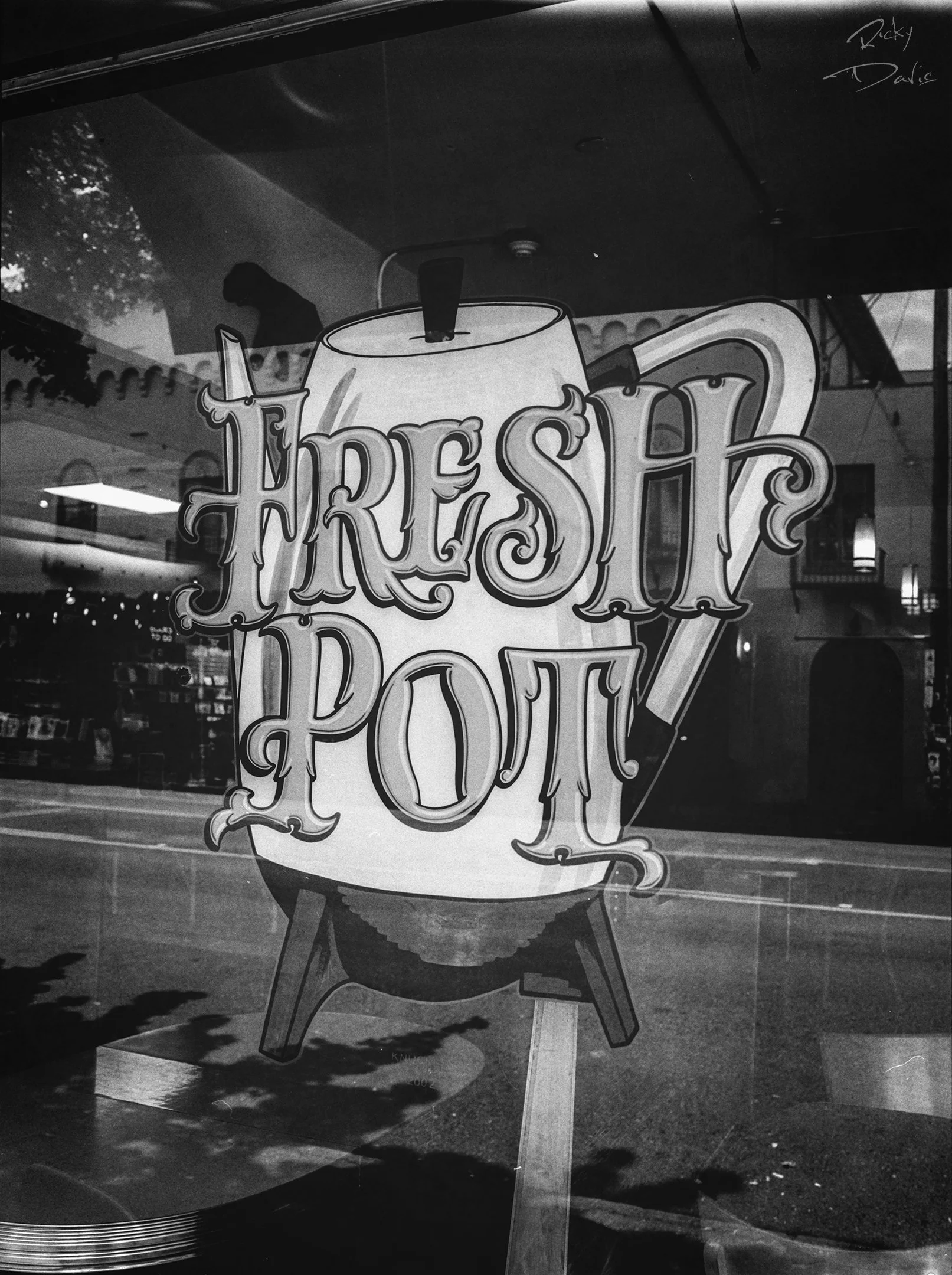 Fresh Pot Coffee Window Sign - Portland, Oregon
Kodak Tri X Film Photography
Photographer Ricky Davis of TRD Photography