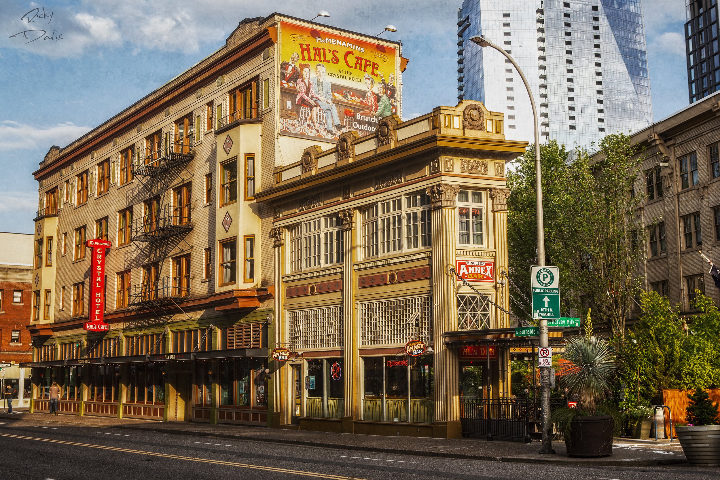 McMennmins Crystal Hotel - Hal's Cafe - Portland, Oregon
Photographer Ricky Davis of TRD Photography