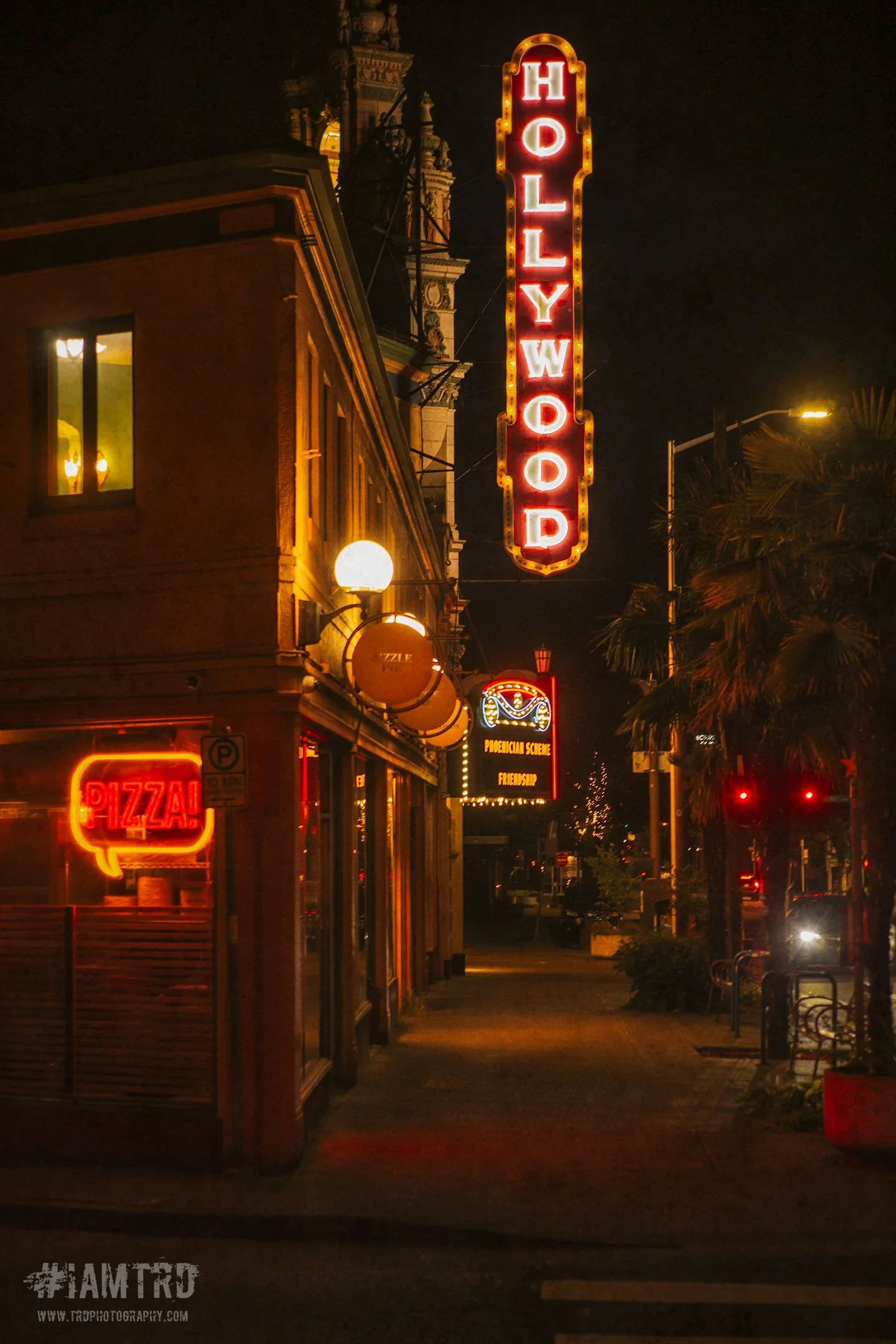 Hollywood Theatre Sign at Night - Portland, Oregon
Photographer Ricky Davis of TRD Photography