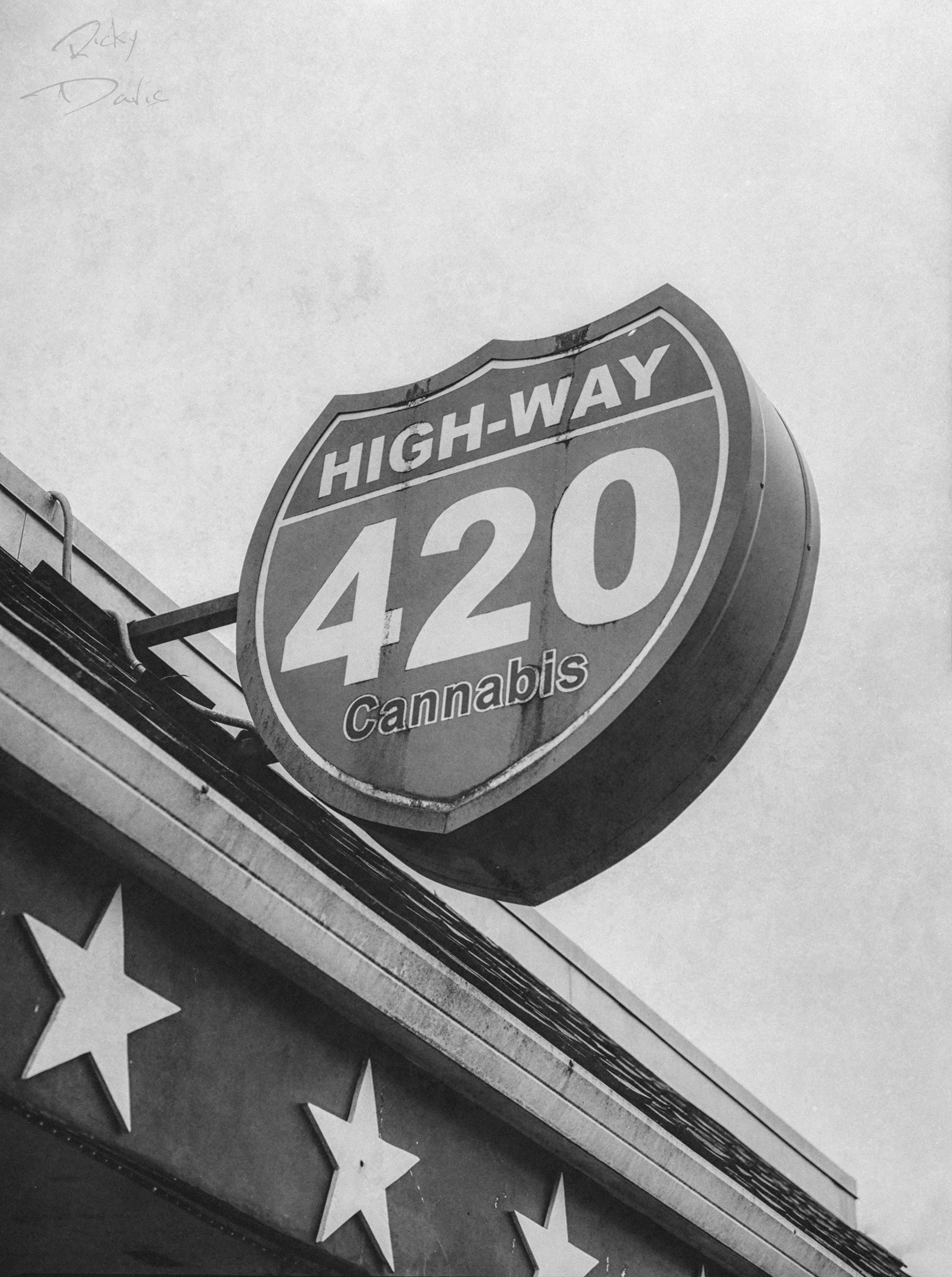 High-Way 420 Sign - Seaside, Oregon
Kodak Tri X Film Photography
Photographer Ricky Davis of TRD Photography