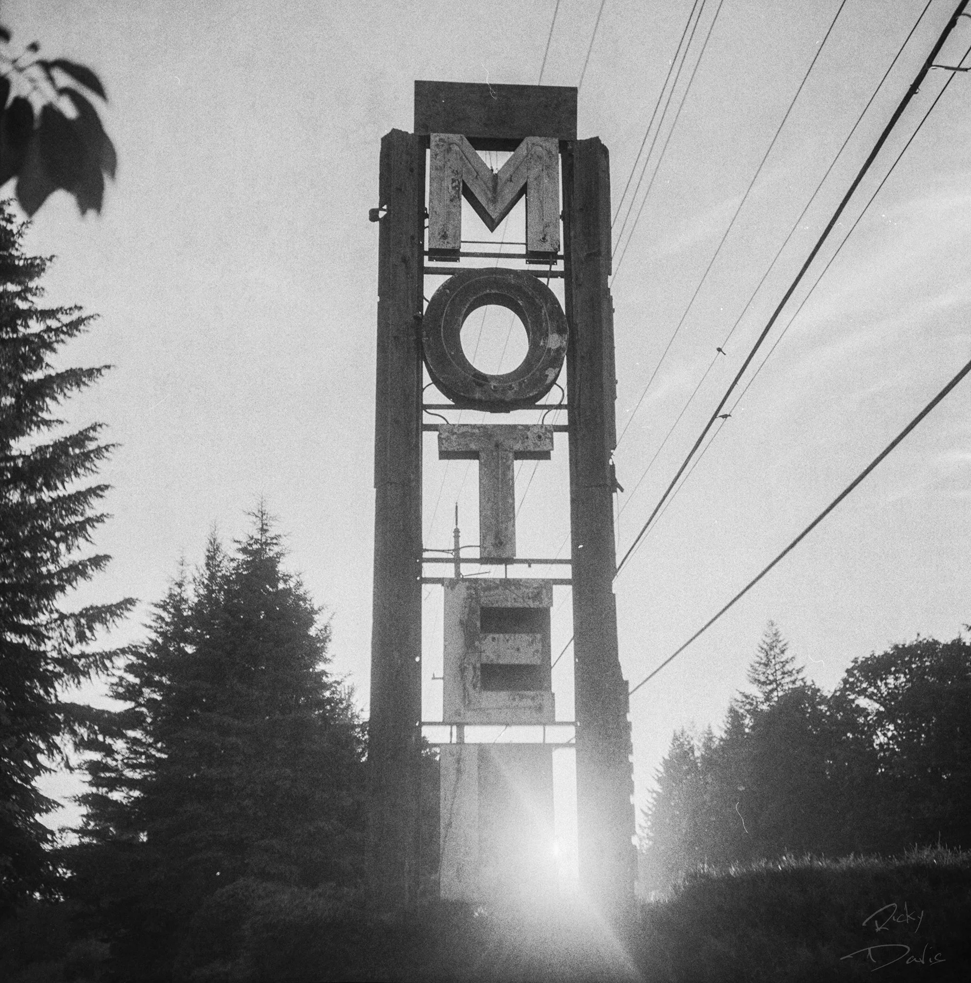 Old Motel Sign - Mt Hood, Oregon 
Kodak Tri X Film Photography
Photographer Ricky Davis of TRD Photography