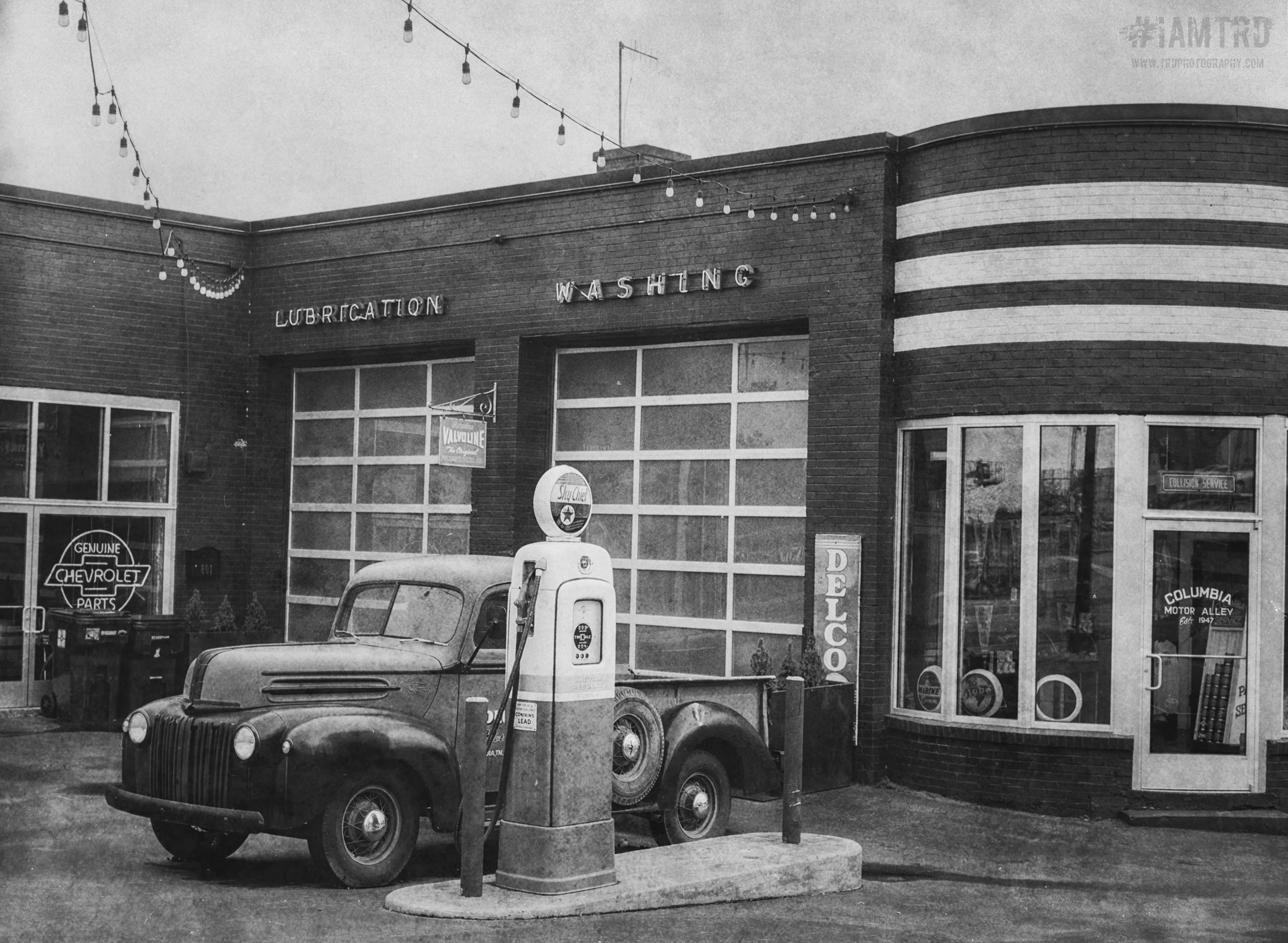 Columbia Motor Alley - Columbia, Tennessee 
Kodak Tri X Film Photography 
Photographer Ricky Davis of TRD Photography