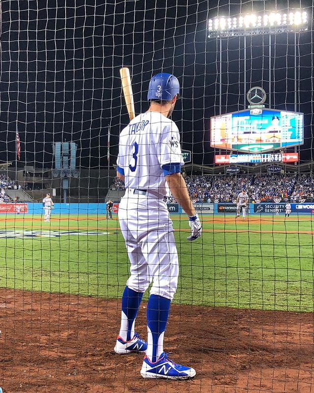 Excuse me sir, I can&rsquo;t see the game. ⚾️#dodgers #gododgers #thisteam #christaylor