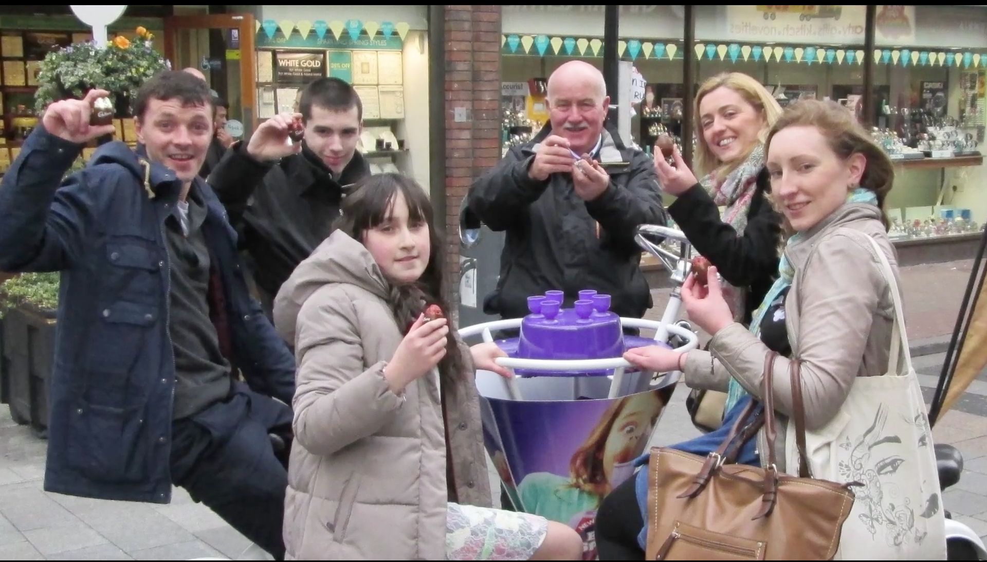 MailerScreenshots_Dairymilk eggnspoon-05.jpg