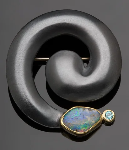 brooch_03.jpg