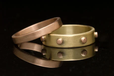 Pebble band and plain band