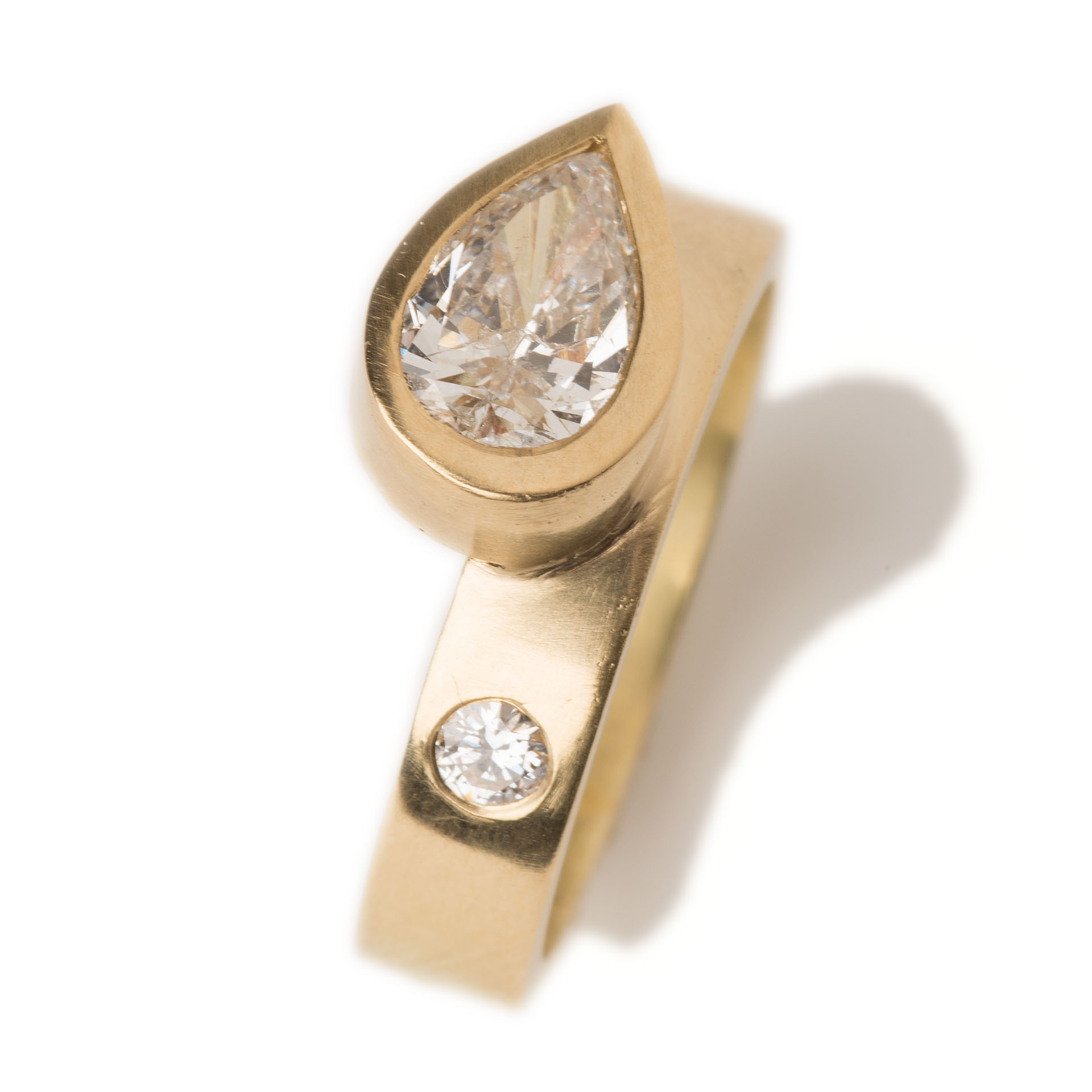 Asymmetrical ring