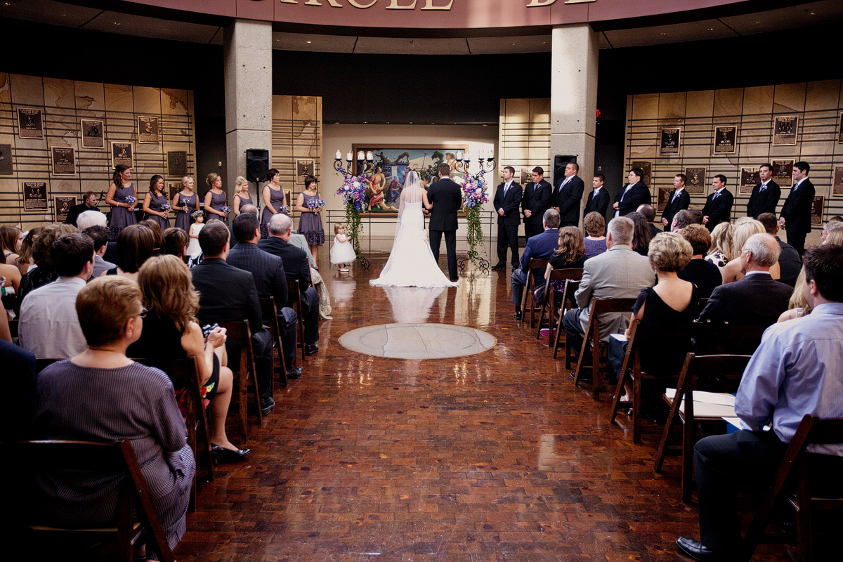 Nashville-weddings-Nashville-wedding-planner-Country-Music-Hall-of-Fame-wedding-ceremony-Rotunda.jpg