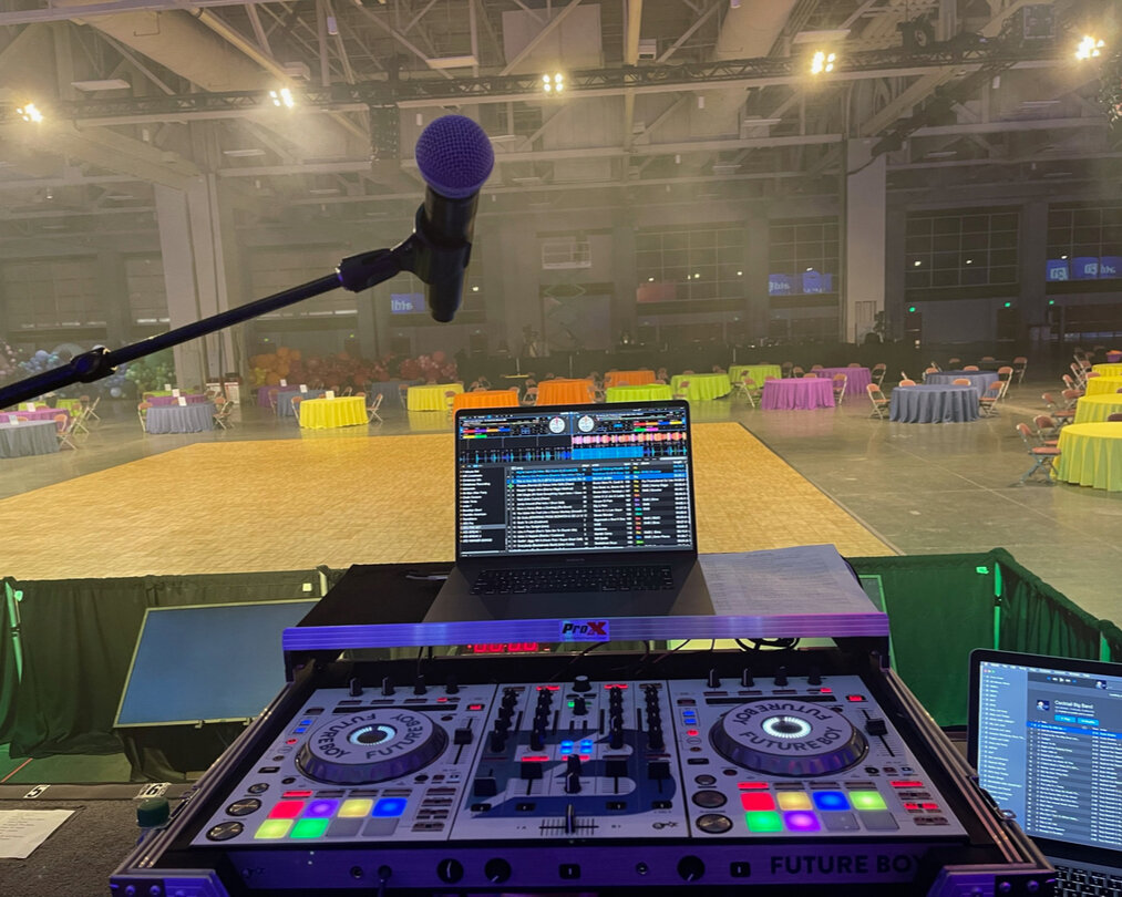 When you love what you, you never work a day in your life 🎶 ​​​​​​​​
​​​​​​​​
#snyderentertainment #liveevents #nashvilletn #nashvilledj #nashvillehospitality #nashvilleentertainment #weddingdj #weddingentertainment