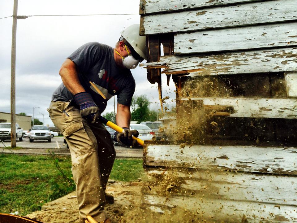 Veterans volunteering during disaster relief operations in Baxter Springs, KS 2014