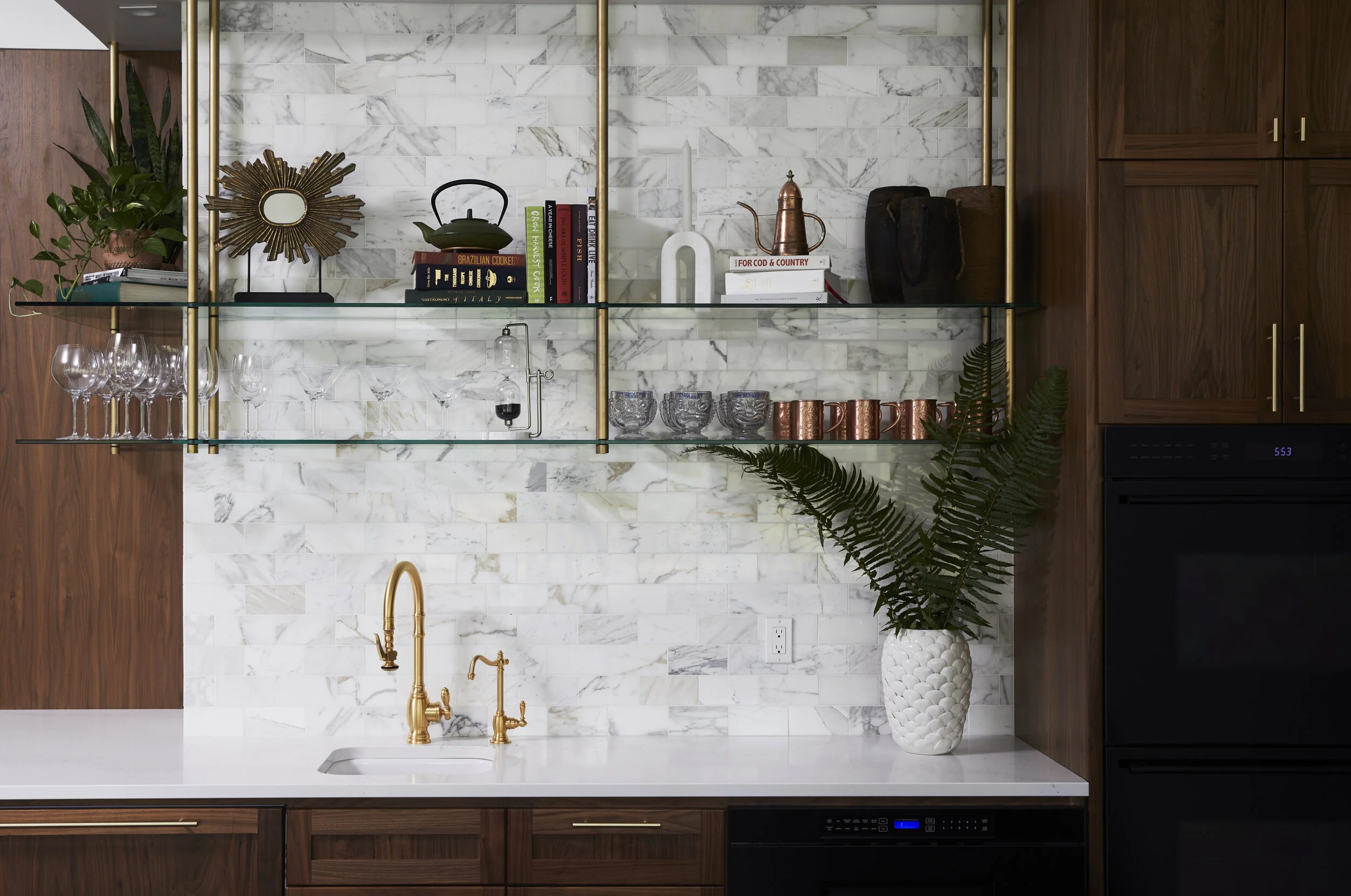 LUXEPNW_ALLISONLIND_KITCHENDETAIL.jpg