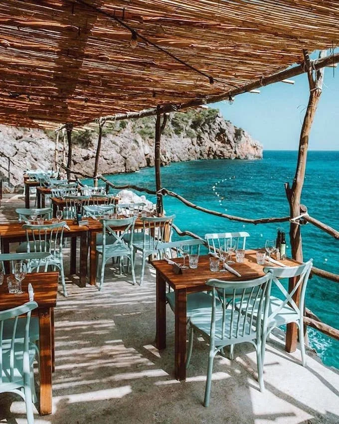 Cas-Patro-March-cliffside-dining-seafront.jpg