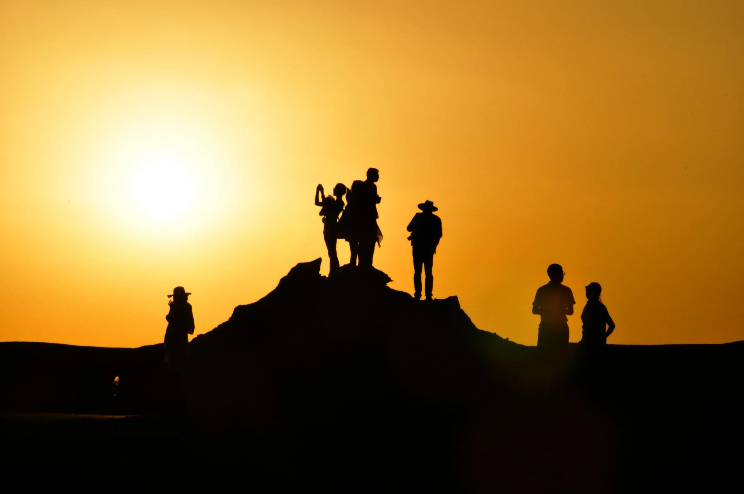 brBe5pGVSwGi0dC3192U_Sunset in Dunhuang.jpg