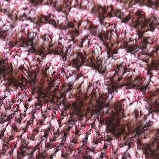 Couldn&rsquo;t help but start a new project with this gorgeous yarn I snagged from @stevenbestudios 
More delish 3D stitches in The Croft  by @westyorkshirespinners 100% Shetland Island Wool 
Love this overall effect this dye technique gives and supe