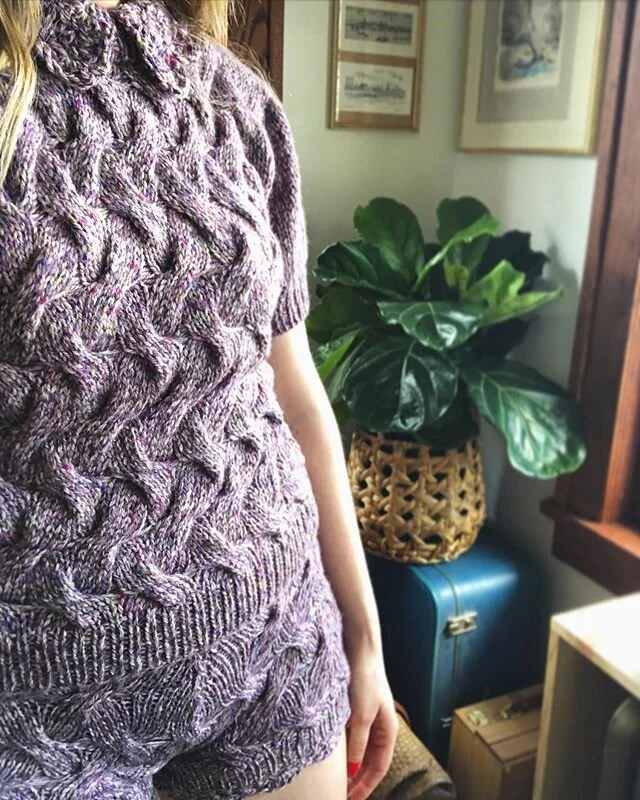 Y&rsquo;all this is the best I can do without a tripod but here&rsquo;s my #wfhoutfit fresh off the needle. 
Pattern: made up by myself (maybe I&rsquo;ll publish one day 🤷🏼&zwj;♀️)
Yarn: The Croft Shetland Tweed by @westyorkshirespinners 
Needles: 