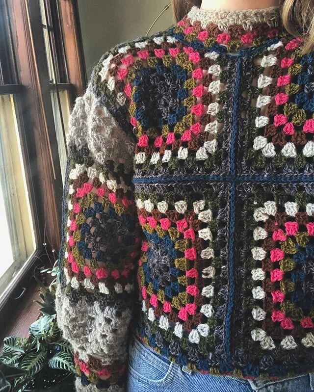 Last post got so much love 🙏🏻 💗 
So I thought the least I could do would be to provide you with another headless shot of  another quarantine project. 
Pattern: made by moi inspired by @seanewyork fall 2020 sweater
Yarn: lots of little fingering we