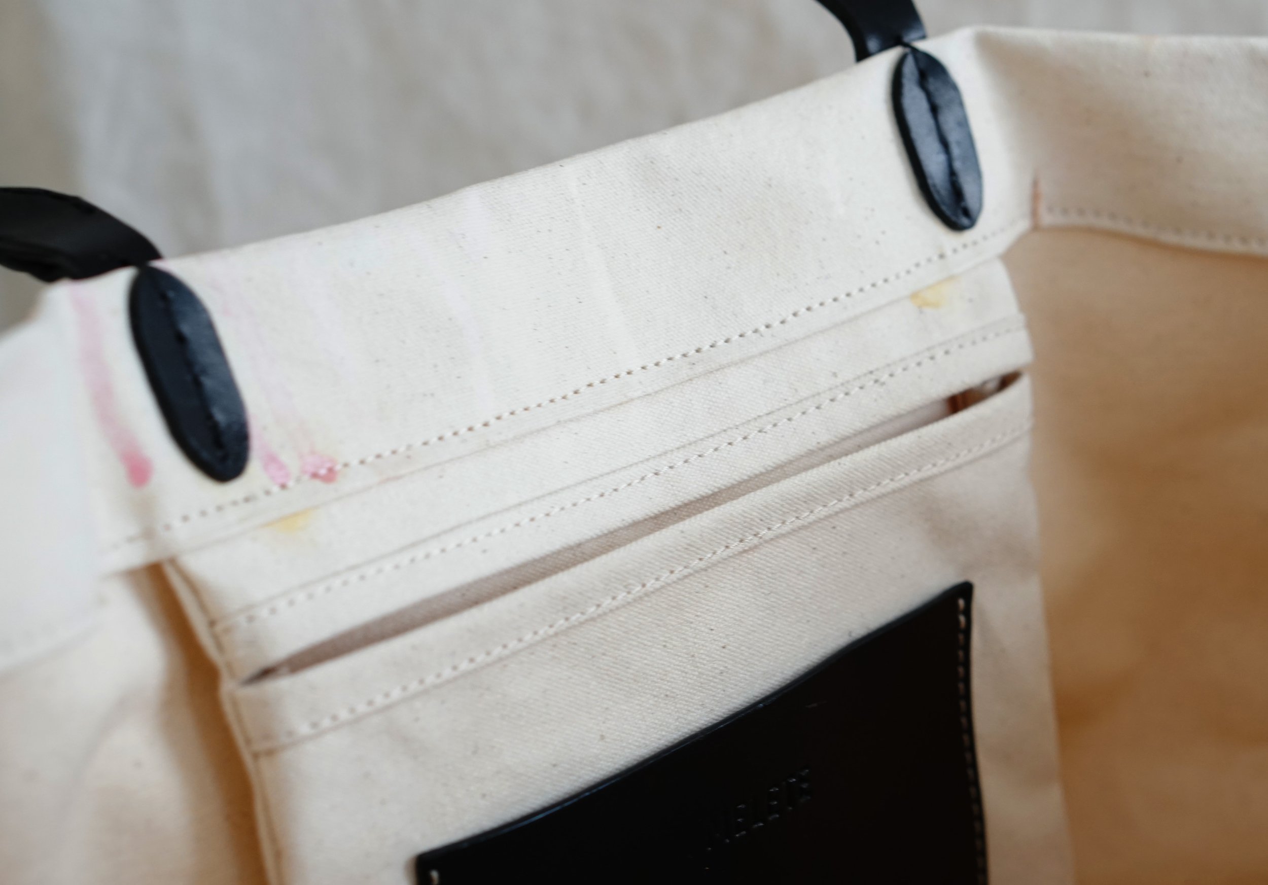CANVASTOTE-BLKHANDLE-INTERIOR.jpg