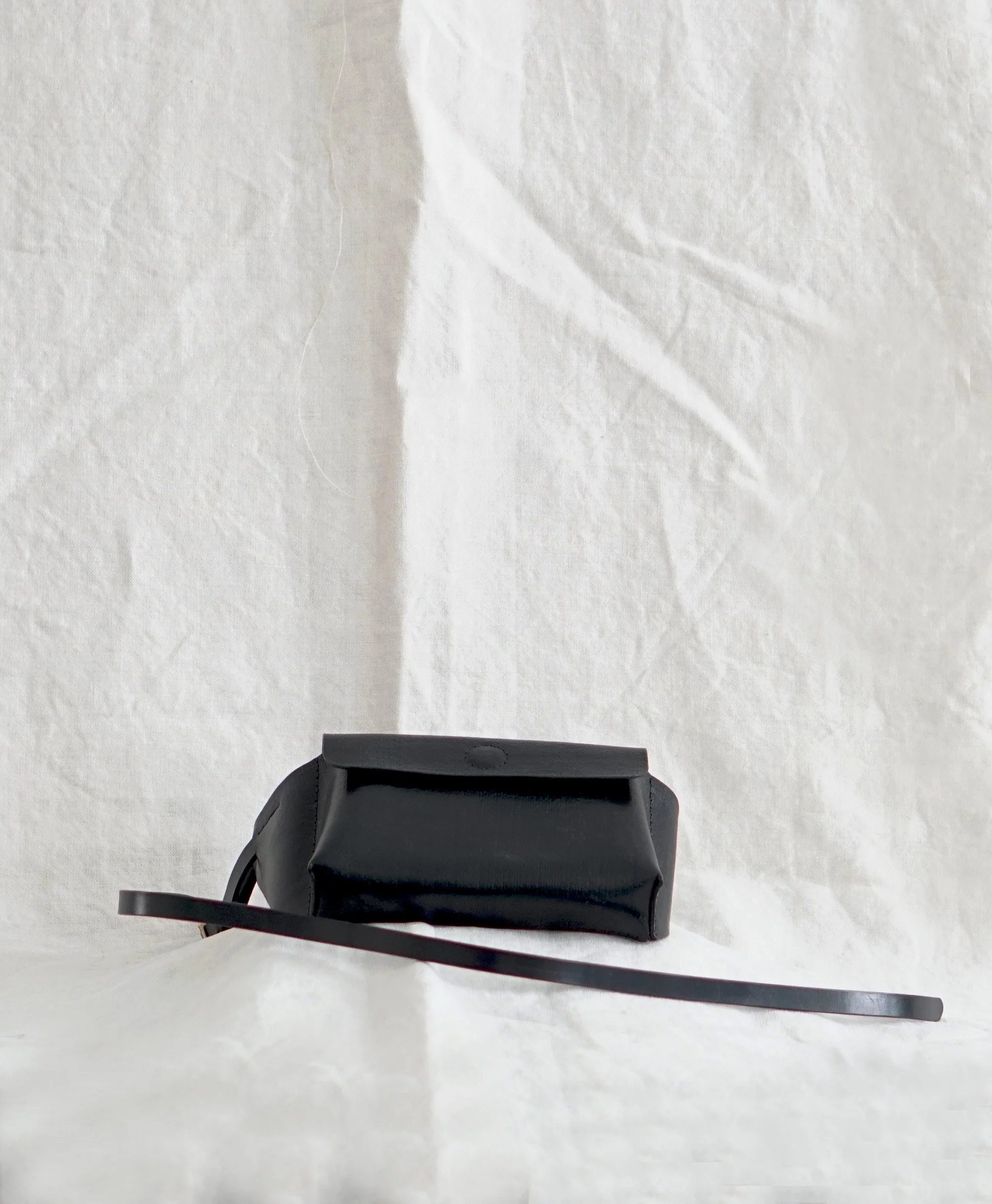 Paper plane small in black matte